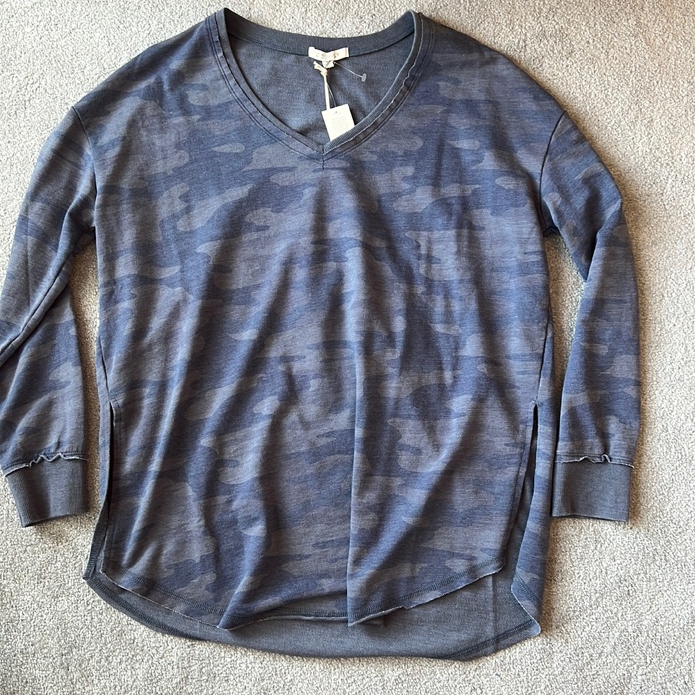 V neck Z supply pullover